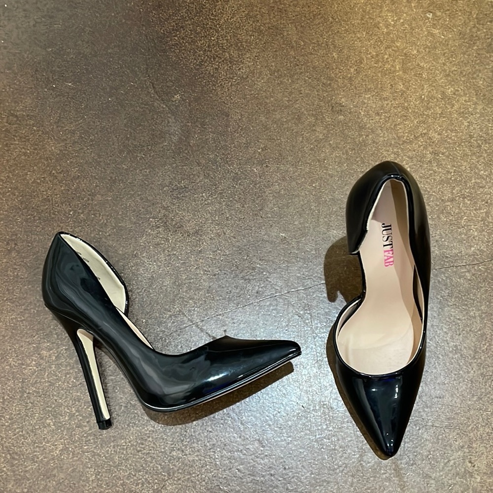JustFab pleather point toe black heel size 5.5